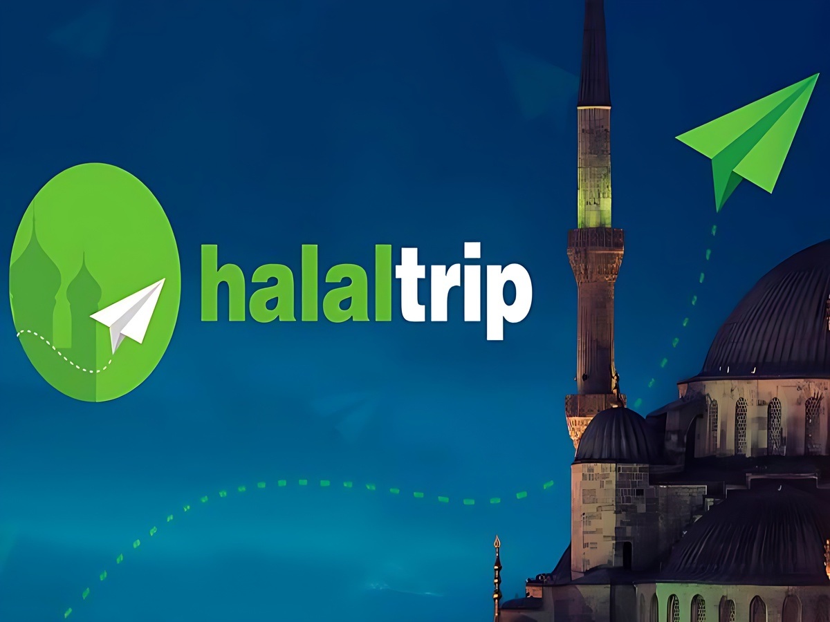Du khách dùng ứng dụng tìm nhà hàng Halal tại Phú Quốc. 