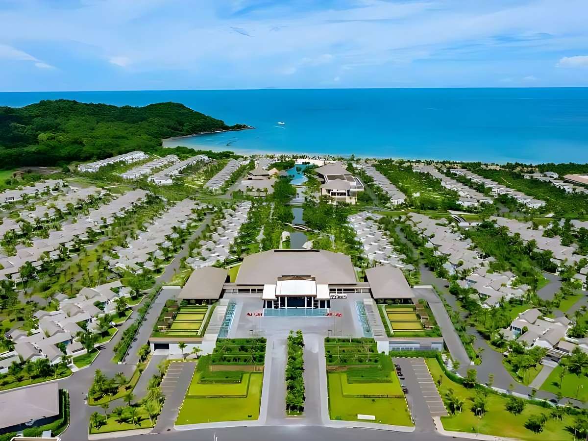 Du khách nghỉ dưỡng tại New World Phú Quốc sang trọng.
