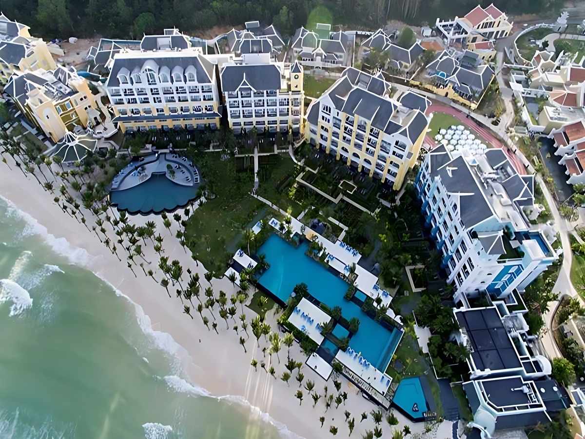 JW Marriott Phu Quoc features a luxurious private beach.