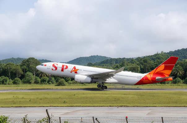 Sáng 03/10, tàu bay Airbus A330 của Sun PhuQuoc Airways đã chính thức khai thác thương mại trên chặng Hà Nội - TP.HCM