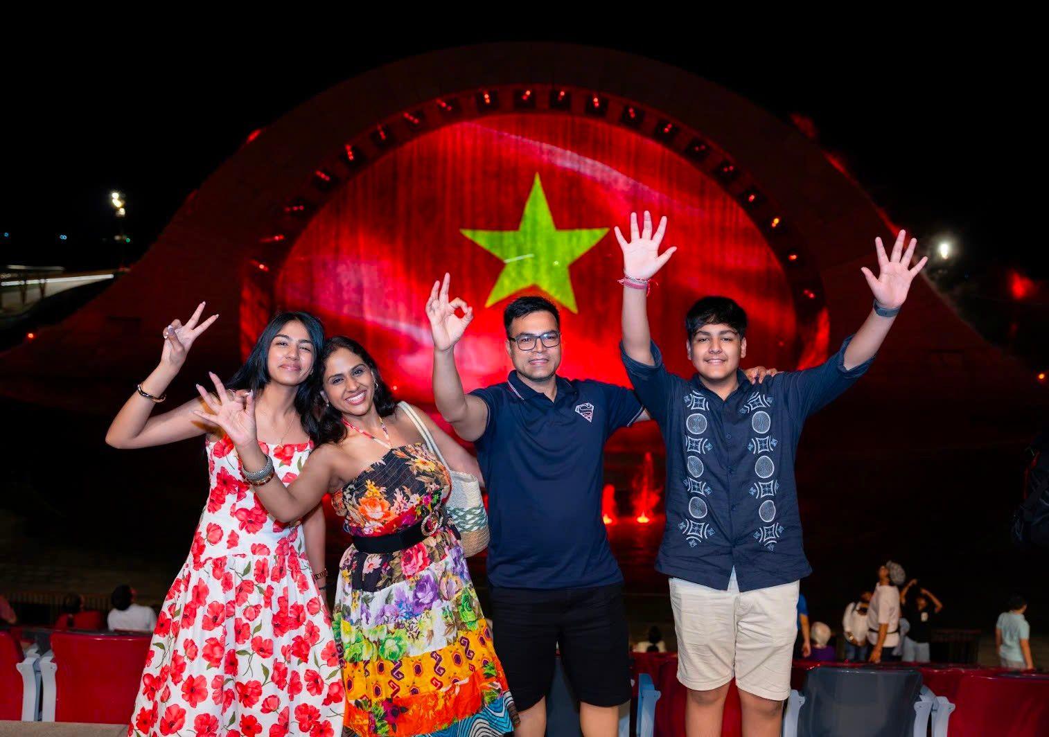 Muốn du lịch thực sự trở thành ngành kinh tế mũi nhọn, Việt Nam cần một lực lượng doanh nghiệp đủ sức tổ chức thị trường. Ảnh: Kiss of The Sea.