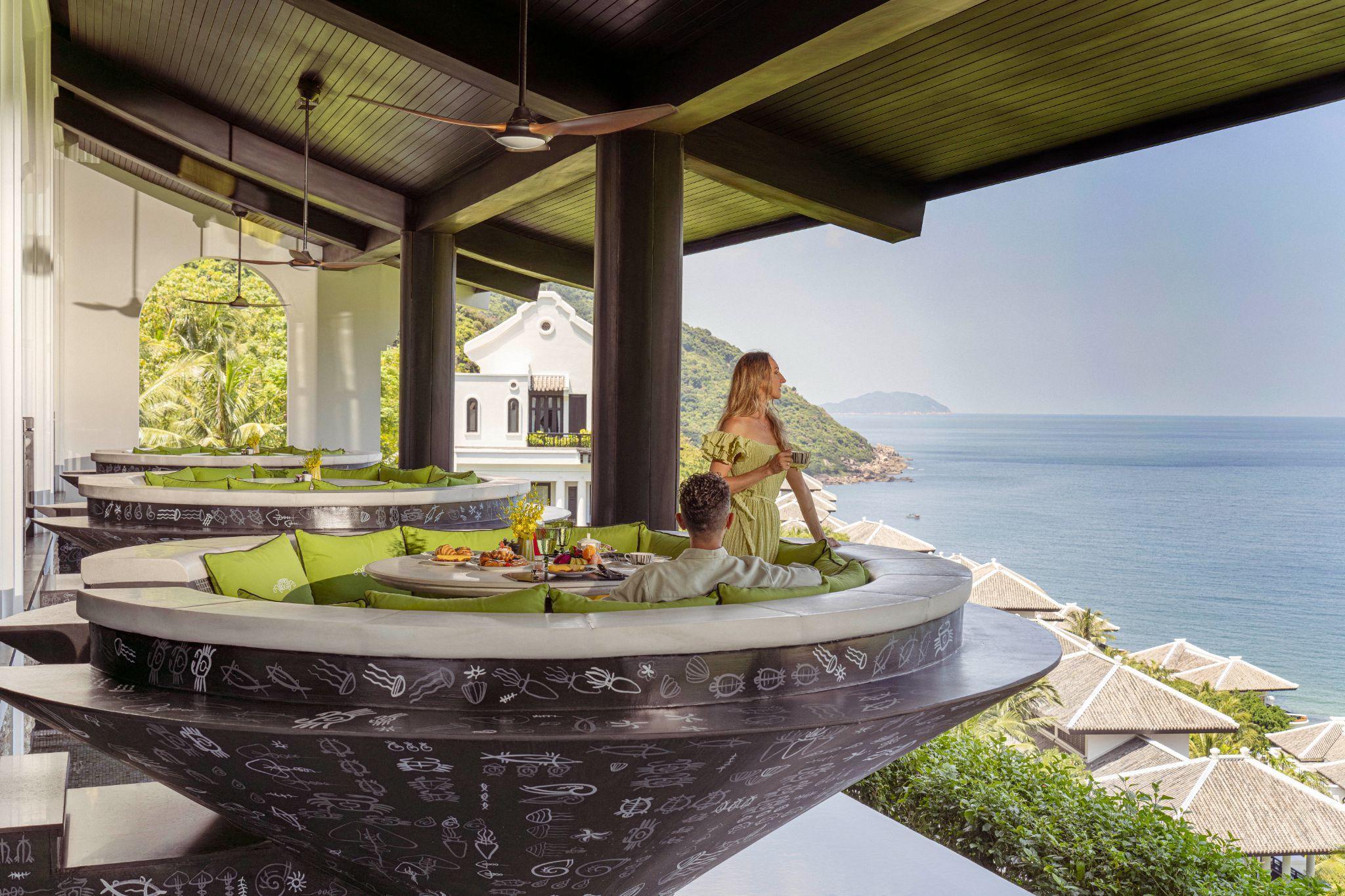 InterContinental Danang Sun Peninsula Resort là một trong những dấu ấn phát triển du lịch cao cấp tại Đà Nẵng, khi resort liên tục được Oscar ngành du lịch World Travel Awards vinh danh “sang trọng nhất thế giới”