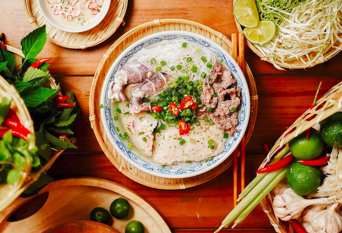 Bún quậy Kiến Xây cuốn hút du khách bởi hương vị đậm đà