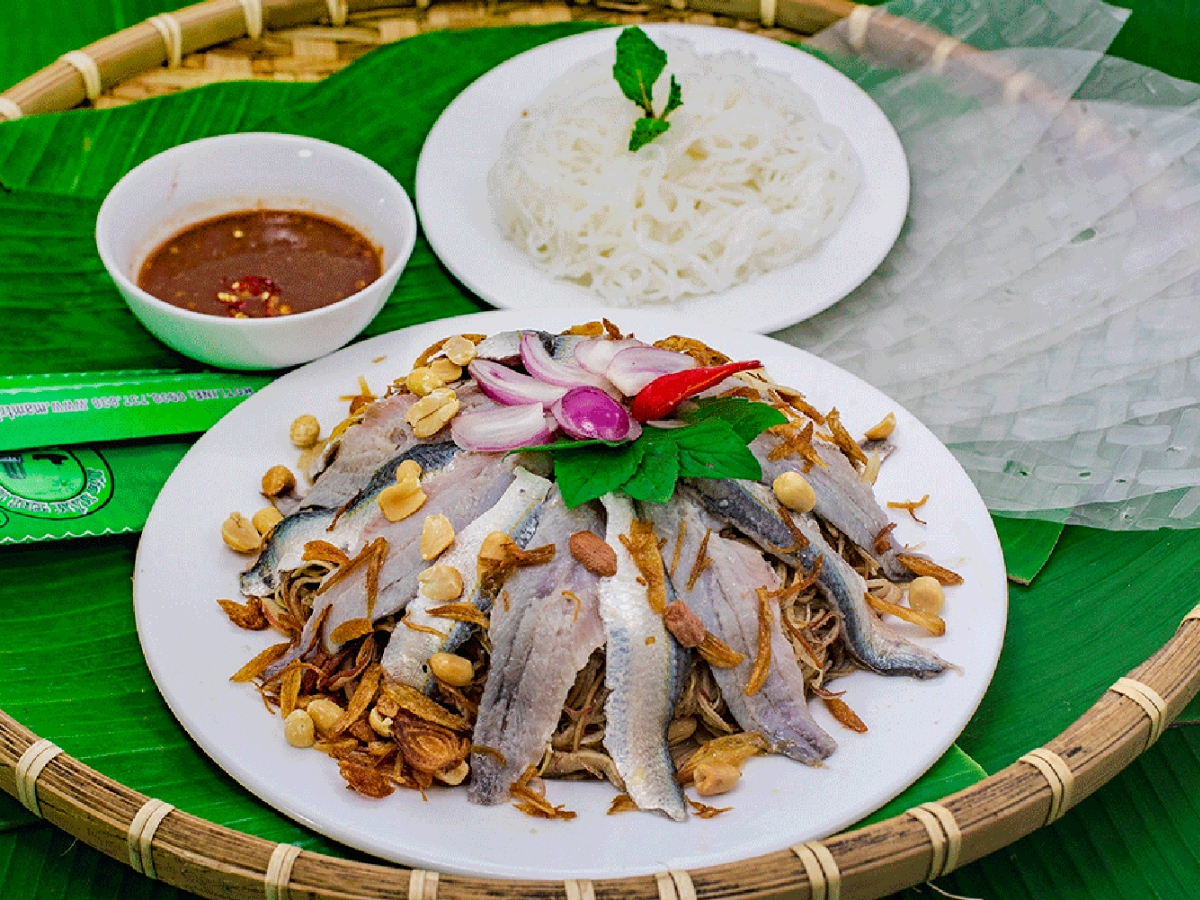 Gỏi cá trích - Món ăn biểu tượng của ẩm thực Phú Quốc. 