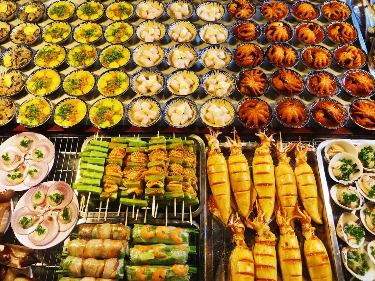 Enjoy fresh and delicious seafood.