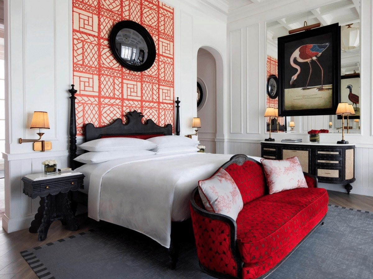 Stay at a hotel with a luxurious and elegant space.