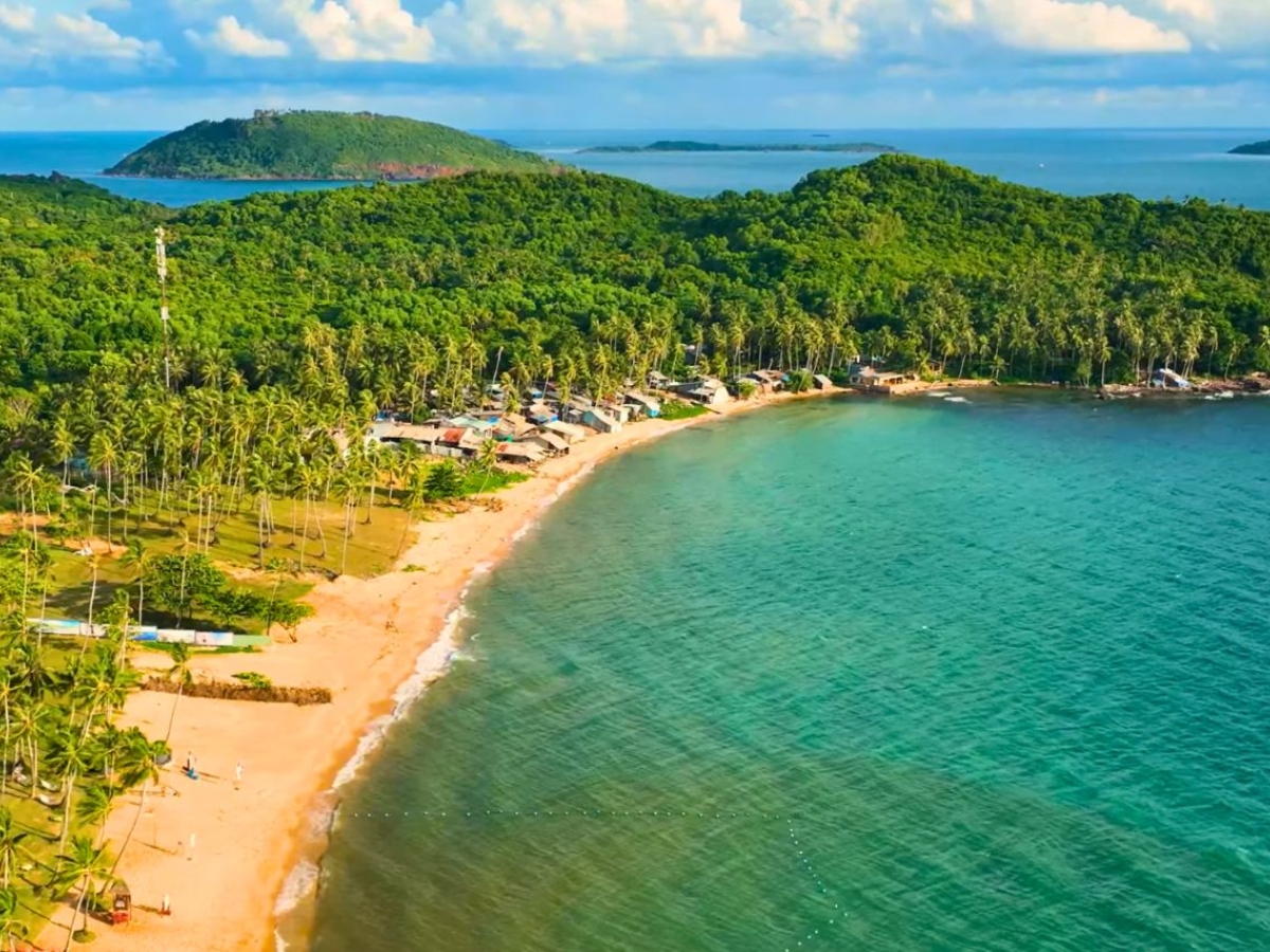 Hon Thom Phu Quoc possesses enchanting scenery.