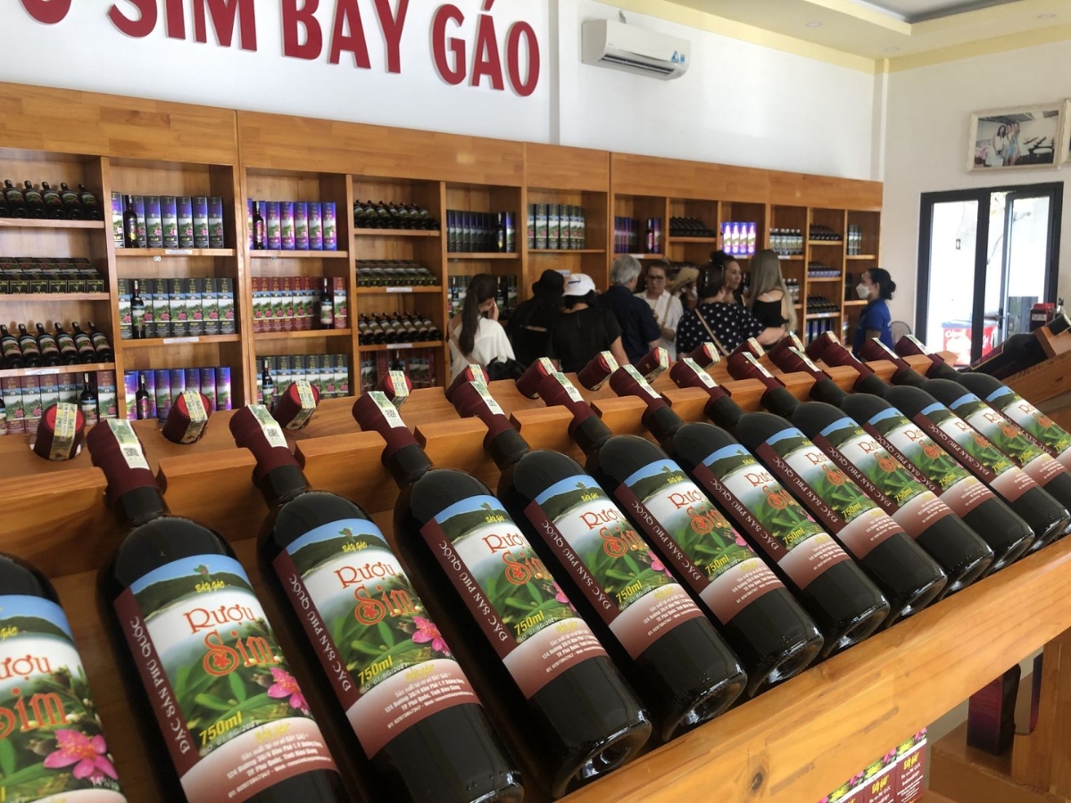 Mua quà tại các cơ sở uy tín để đảm bảo chất lượng.