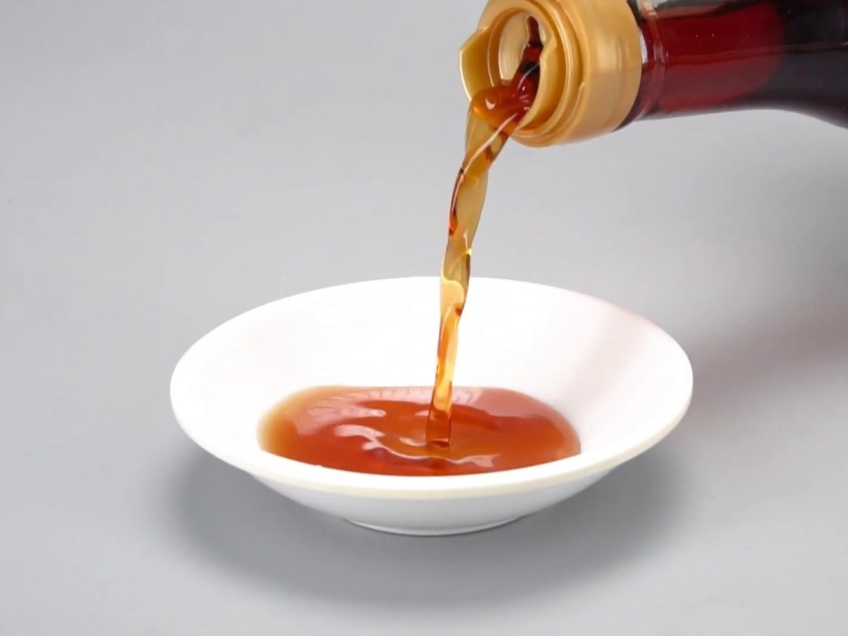 Nước mắm được xem như “linh hồn” trong mâm cơm của gia đình Việt. 
