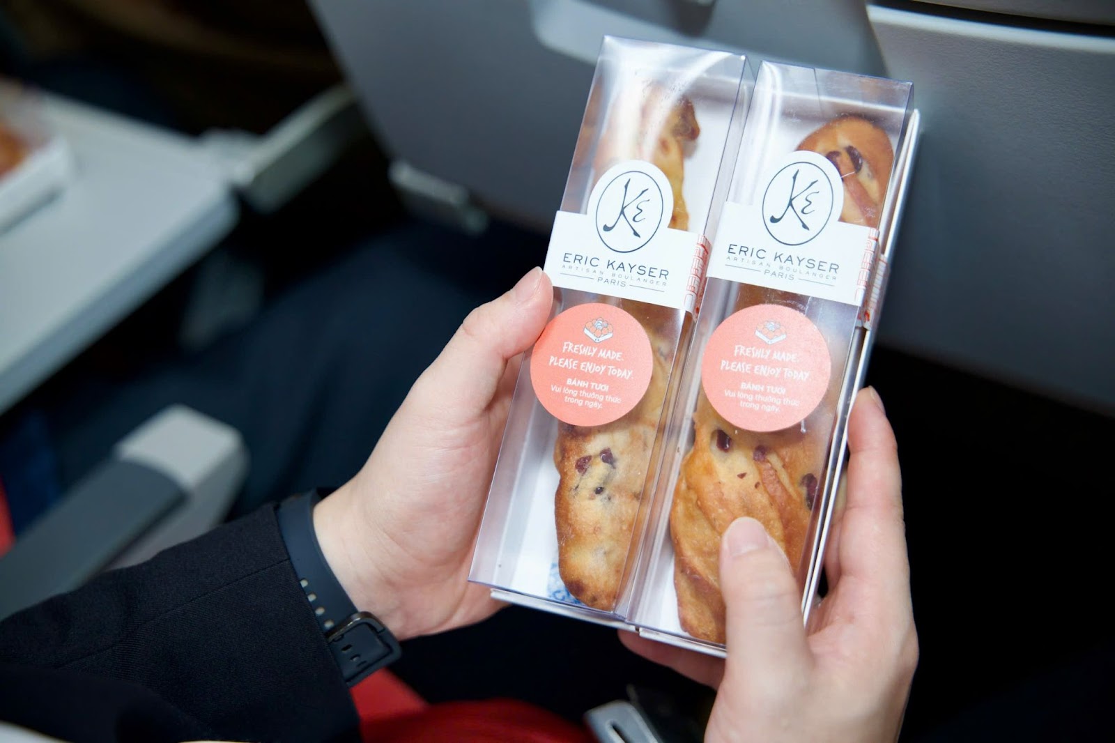 Hành khách thưởng thức hương vị Pháp trên chuyến bay đến Phú Quốc. Hành khách thưởng thức hương vị Pháp trên chuyến bay đến Phú Quốc.