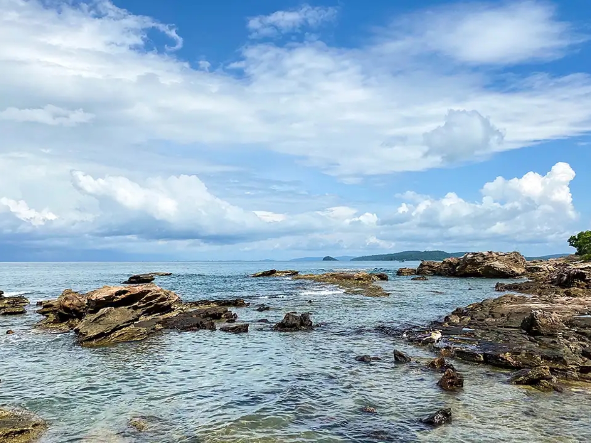 Gành Dầu nằm ở cực Bắc đảo Ngọc, là điểm đến thu hút khách du lịch.