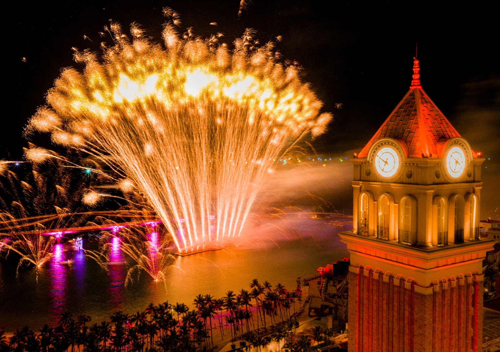 Sự trở lại của show Symphony of the Sea càng khiến đảo ngọc trở nên thu hút hơn bao giờ hết