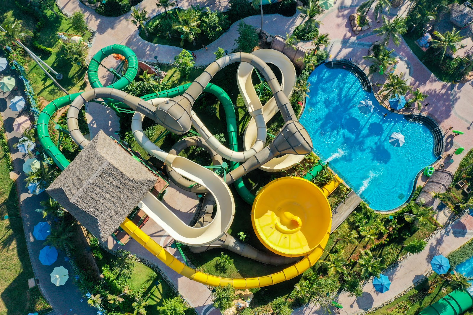 Công viên nước Aquatopia với những đường trượt nước đầy thử thách. 