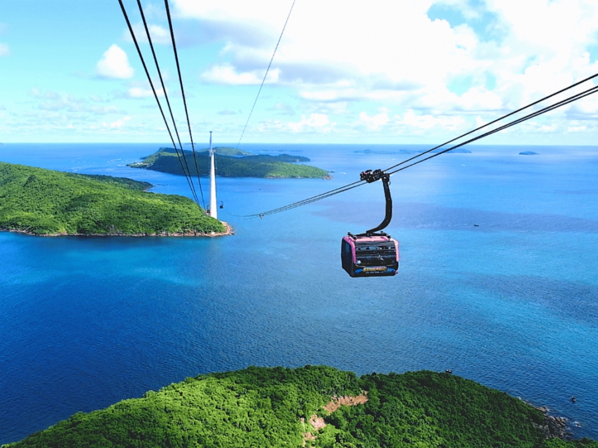 Trải nghiệm đi cáp treo vượt biển dài nhất thế giới.