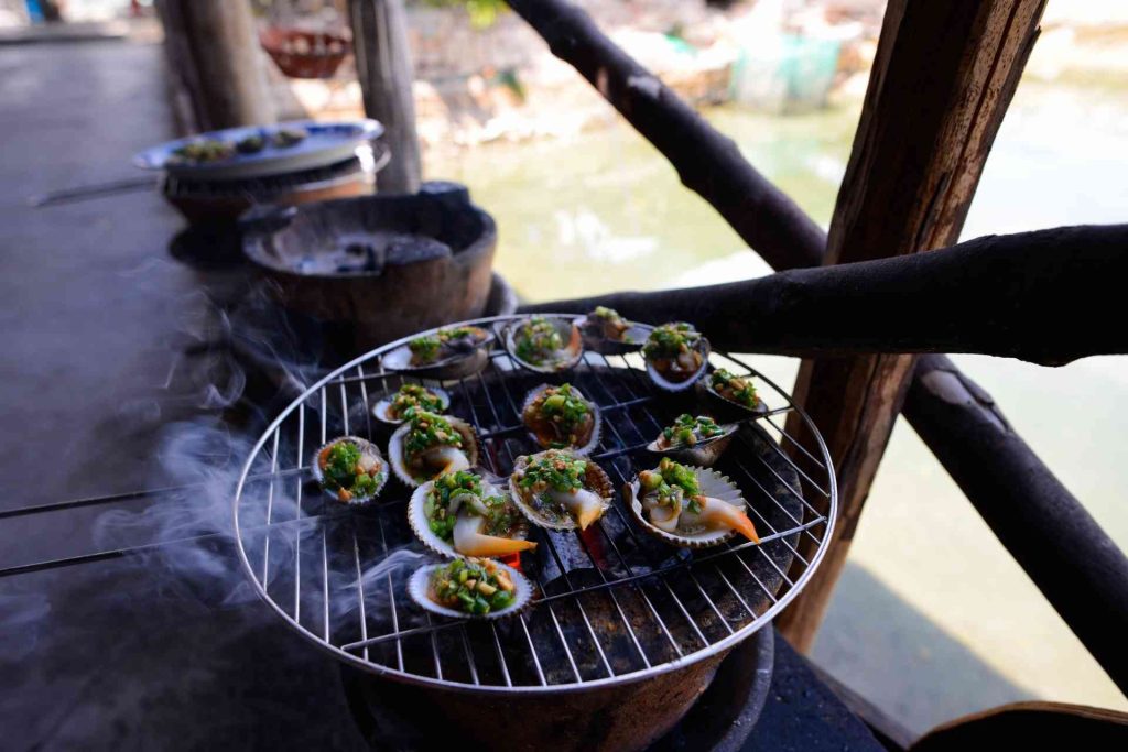Tourists can choose to experience at overwater seafood restaurant at Ham Ninh fishing village