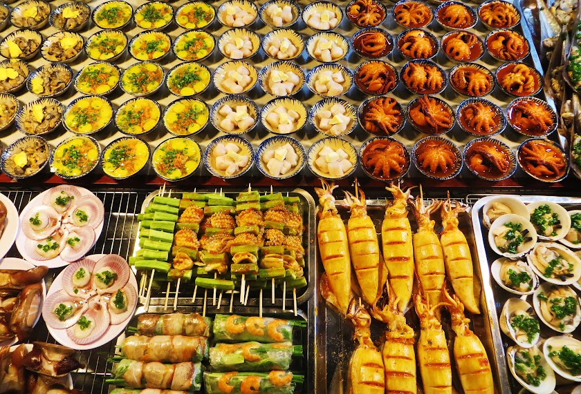 Scallops, squid and octopus skewers are ready for grilling and serving at Dinh Cau Night Market 