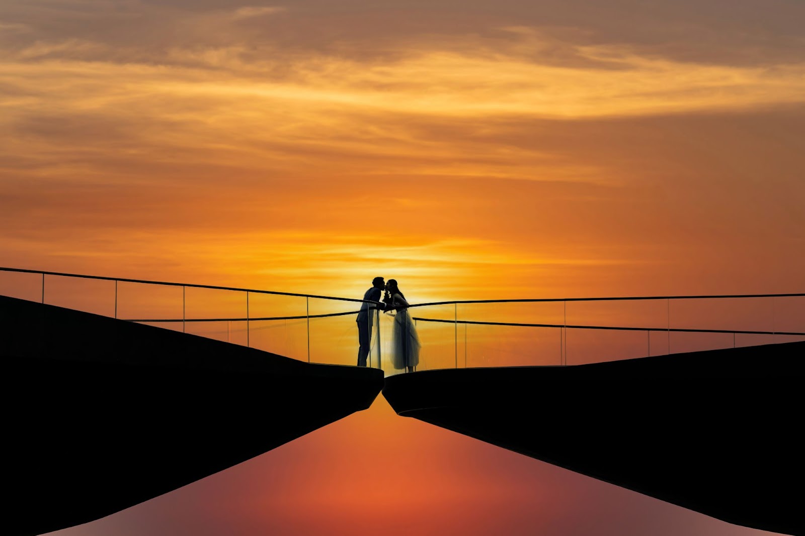 Kiss Bridge is a one of the most photogenic spots in Sunset Town