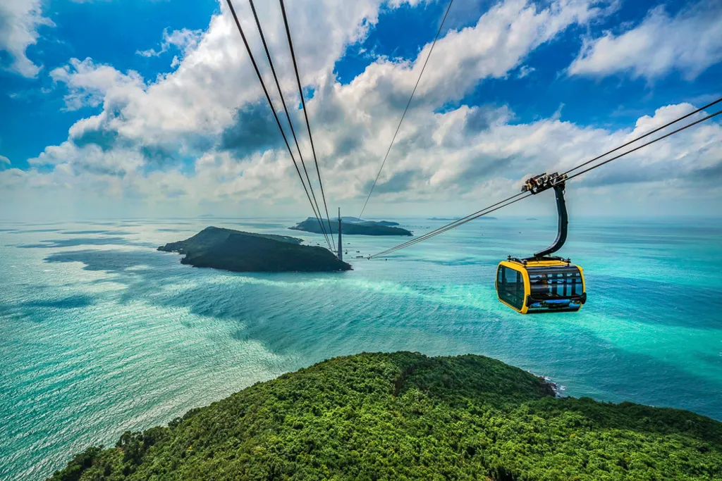 Admire the vast sea and island on the Guiness-record-breaking cable car ride
