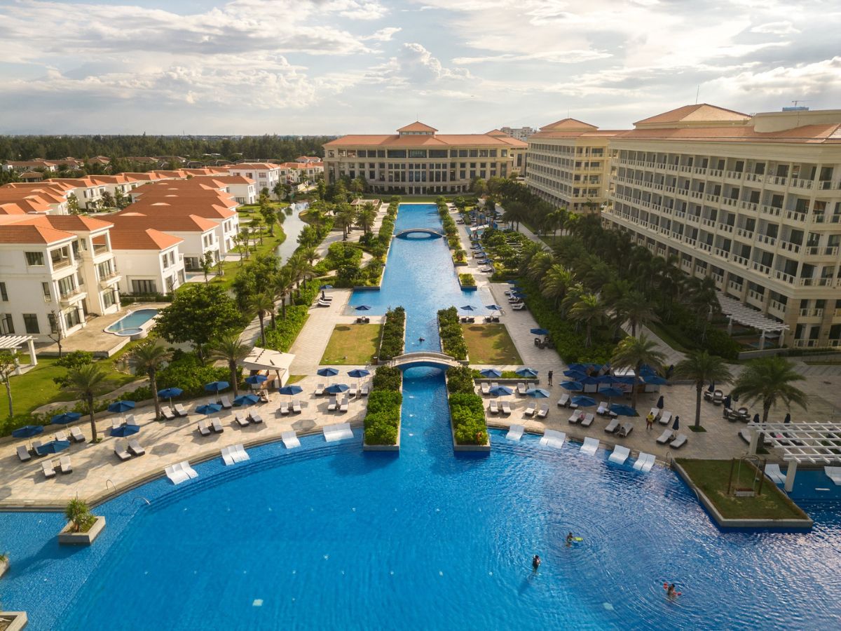 Sheraton Grand Danang Beach Resort & SPA với được xây dựng với không gian xanh mát, rộng thoáng và hiện đại Sheraton Grand Danang Beach Resort & SPA với được xây dựng với không gian xanh mát, rộng thoáng và hiện đại