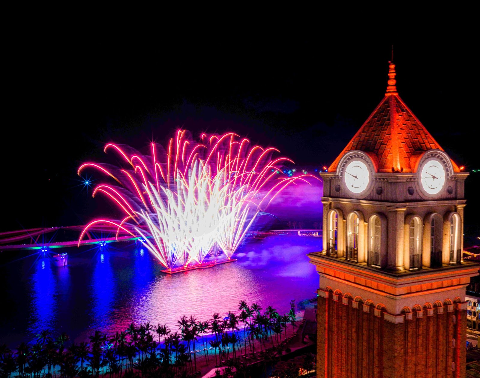 Thị Trấn Hoàng Hôn rực rỡ ánh đèn mùa lễ hội cuối năm, hứa hẹn sẽ mang lại nhiều trải nghiệm cho bất cứ ai tới với nơi đây