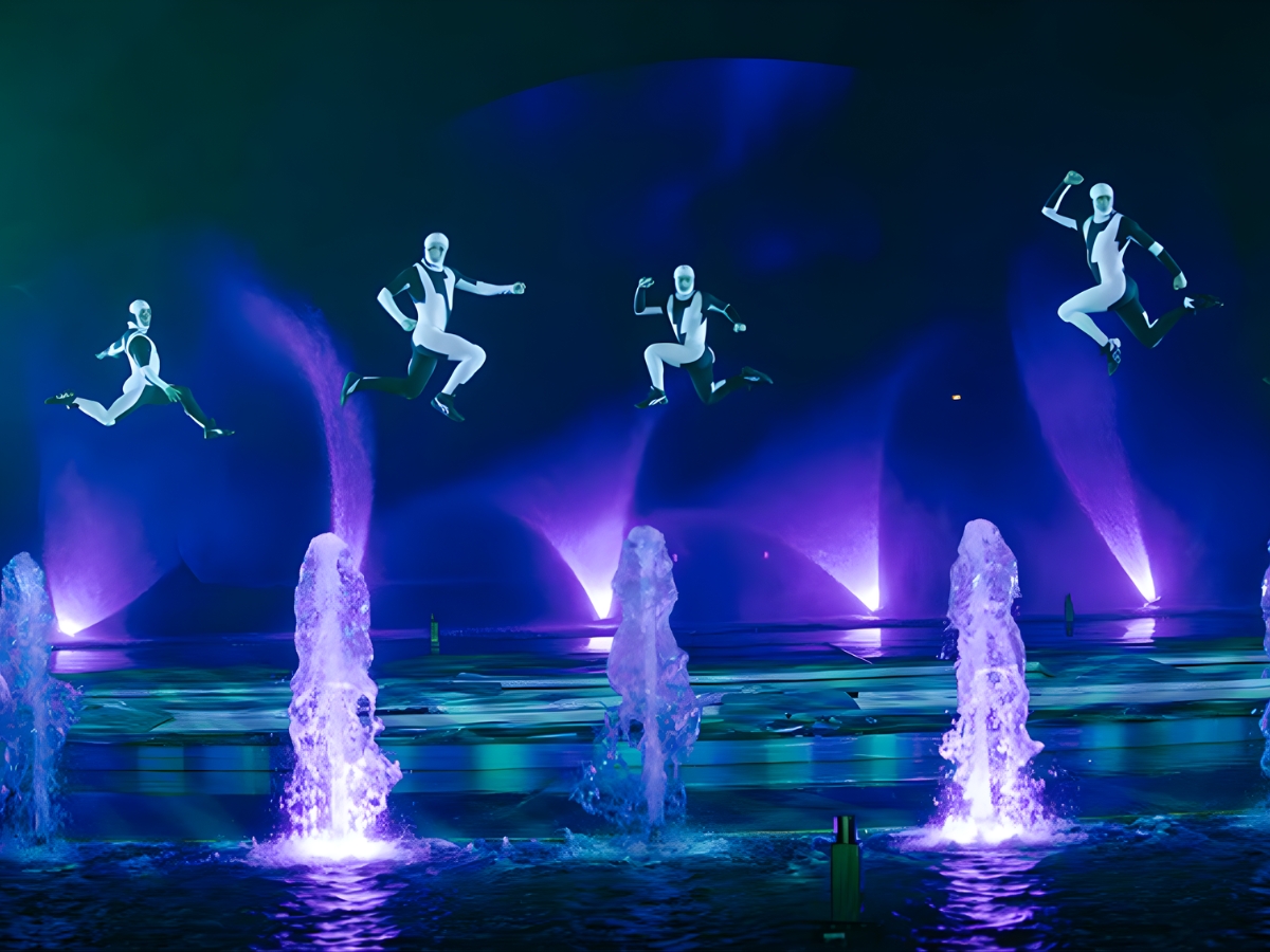 Các nghệ sĩ biểu diễn uyển chuyển, mang đến màn trình diễn ấn tượng.