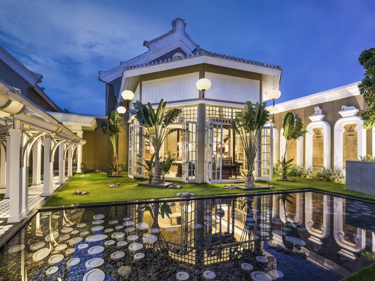 Phòng nghỉ tại JW Marriott Phu Quoc Emerald Bay mô phỏng một “ngôi trường đại học cổ” bên bờ biển.