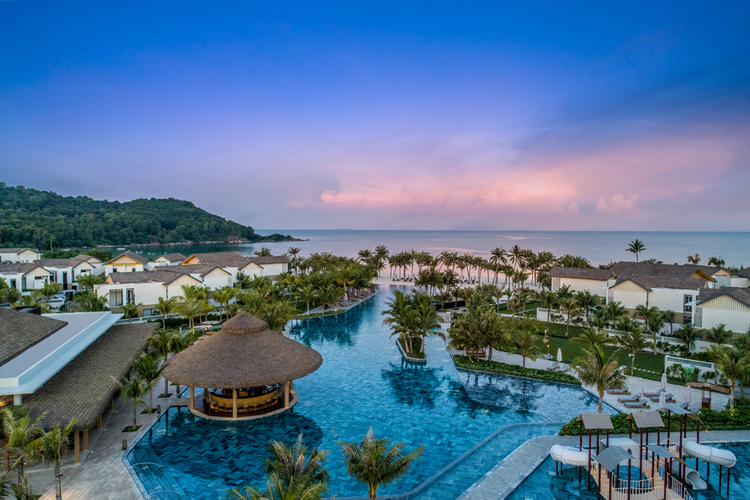 New World Phu Quoc Resort là dấu ấn nghỉ dưỡng 5 sao bên Bãi Kem, Phú Quốc.