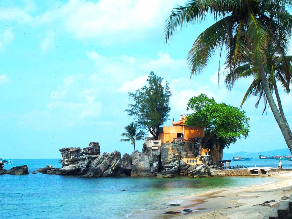 Chiêm bái, cầu bình an, may mắn tại Dinh Cậu