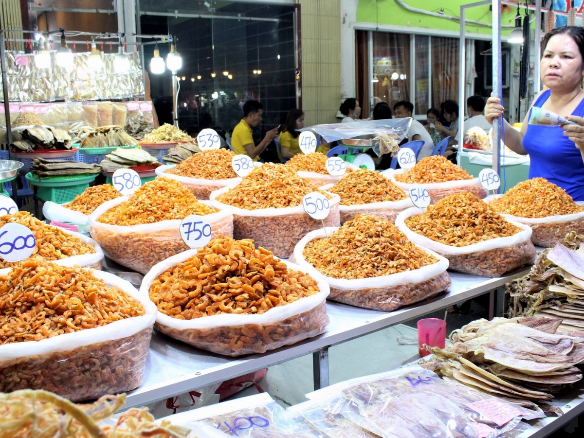 Mua đặc sản Phú Quốc về làm quà cho người thân, bạn bè