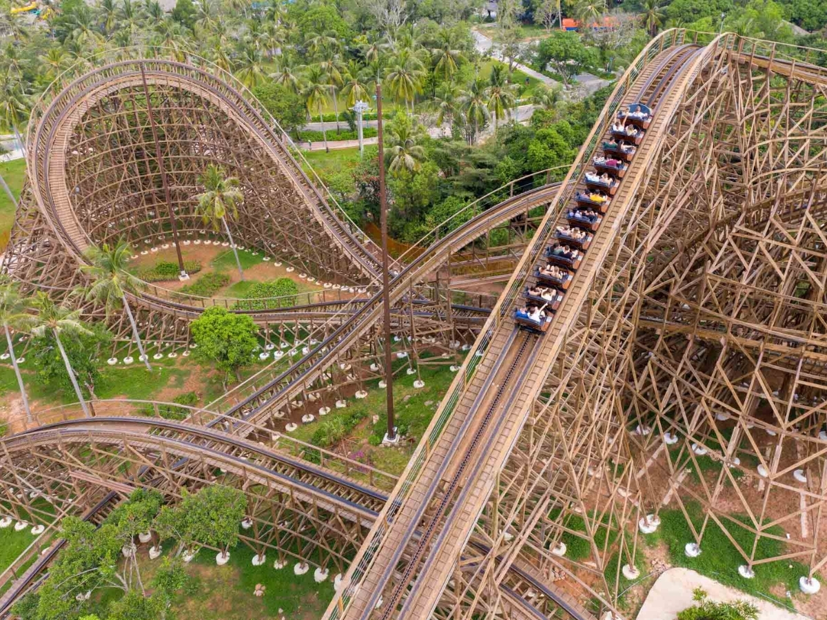 Thử sức với trò chơi Mộc xà thịnh nộ tại Sun World Hon Thom