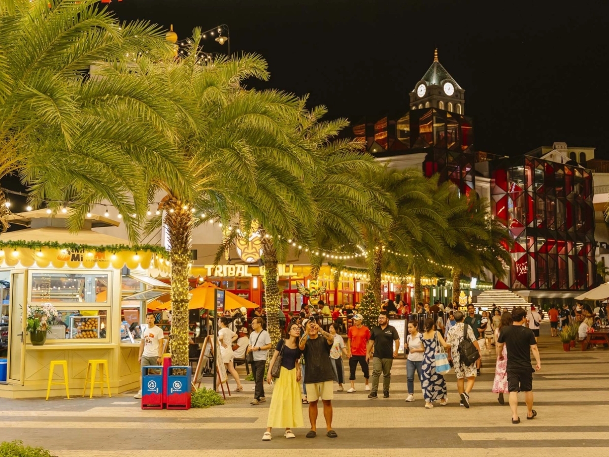 Chợ đêm Vui Phết sở hữu không khí nhộn nhịp cùng nhiều gian hàng rực rỡ sắc màu Chợ đêm Vui Phết sở hữu không khí nhộn nhịp cùng nhiều gian hàng rực rỡ sắc màu