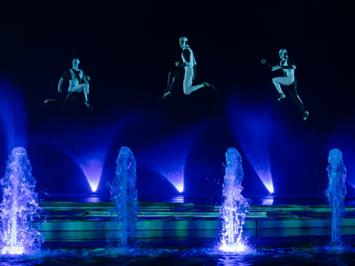 Buổi tối là thời điểm lý tưởng để thưởng thức show diễn nghệ thuật tại Thị trấn Hoàng Hôn Buổi tối là thời điểm lý tưởng để thưởng thức show diễn nghệ thuật tại Thị trấn Hoàng Hôn