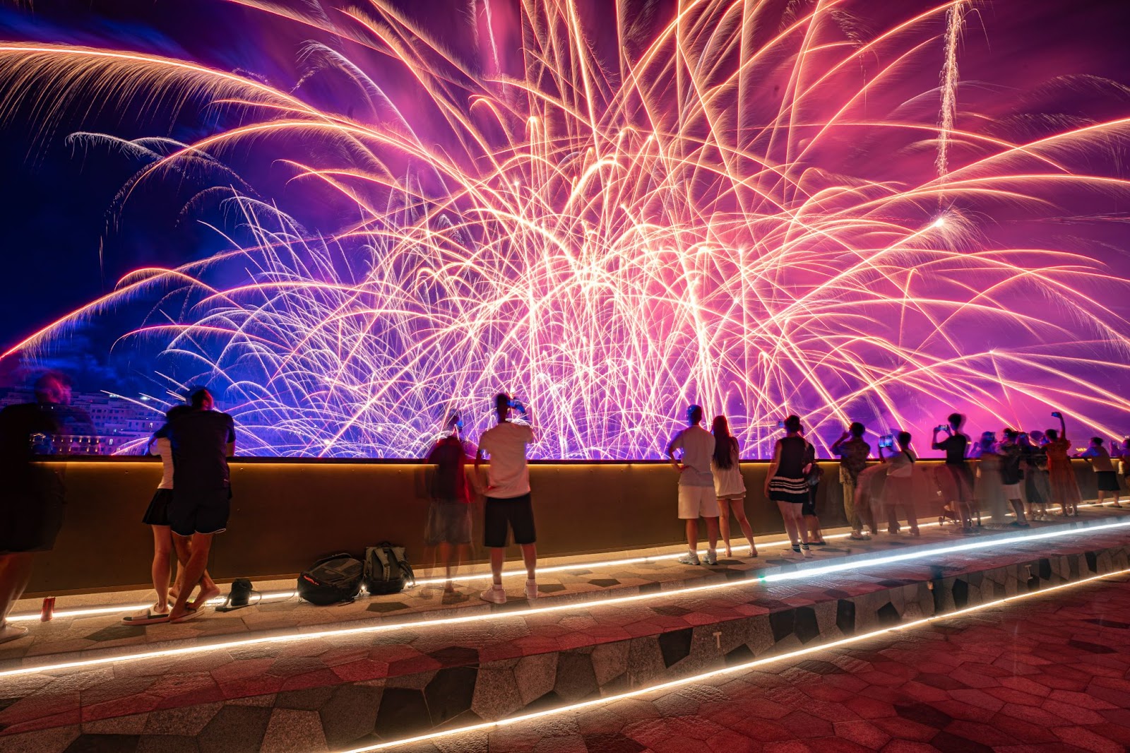 Vị trí xem Bản giao hưởng đại dương tuyệt đỉnh từ Cầu Hôn Vị trí xem Bản giao hưởng đại dương tuyệt đỉnh từ Cầu Hôn