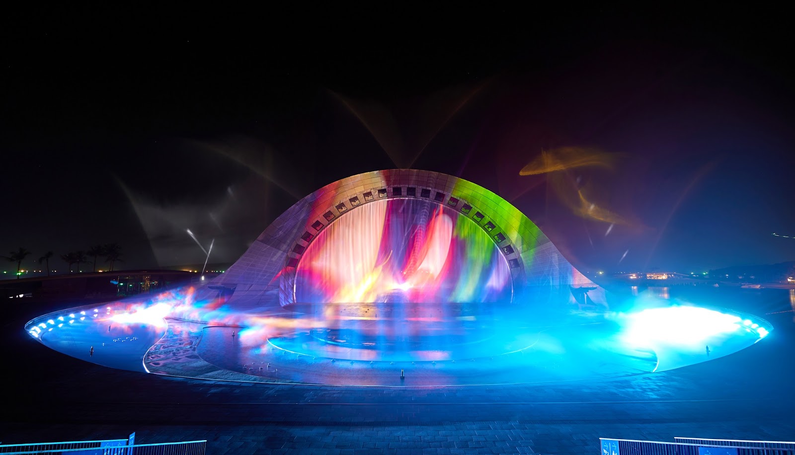 Sân khấu Nụ hôn của Biển cả – Kiss of the Sea là sân khấu vô cực trên biển lớn nhất Việt Nam Sân khấu Nụ hôn của Biển cả – Kiss of the Sea là sân khấu vô cực trên biển lớn nhất Việt Nam