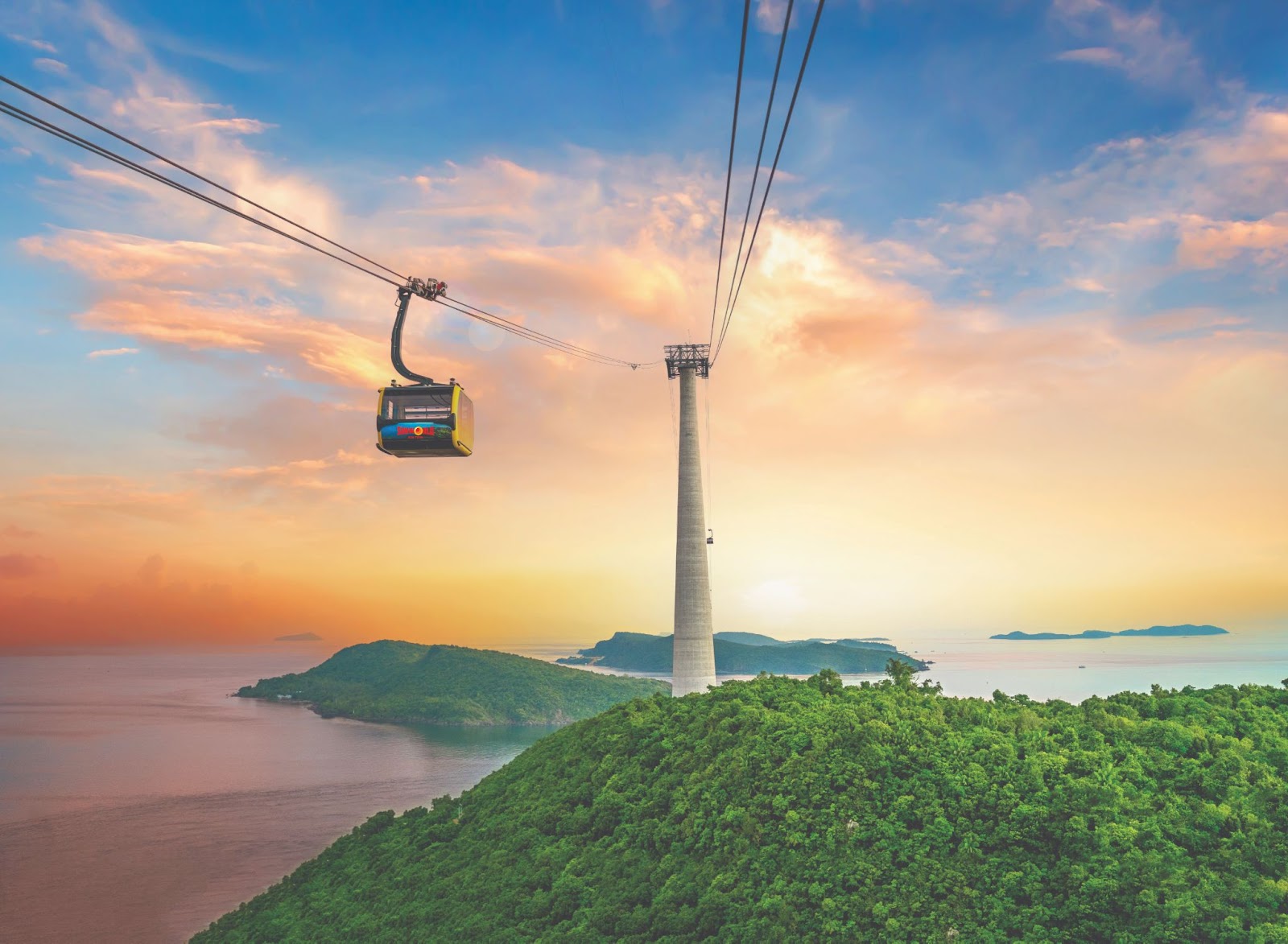 Cáp treo Hòn Thơm với tầm nhìn toàn cảnh ngoạn mục thu hút mọi du khách trải nghiệm