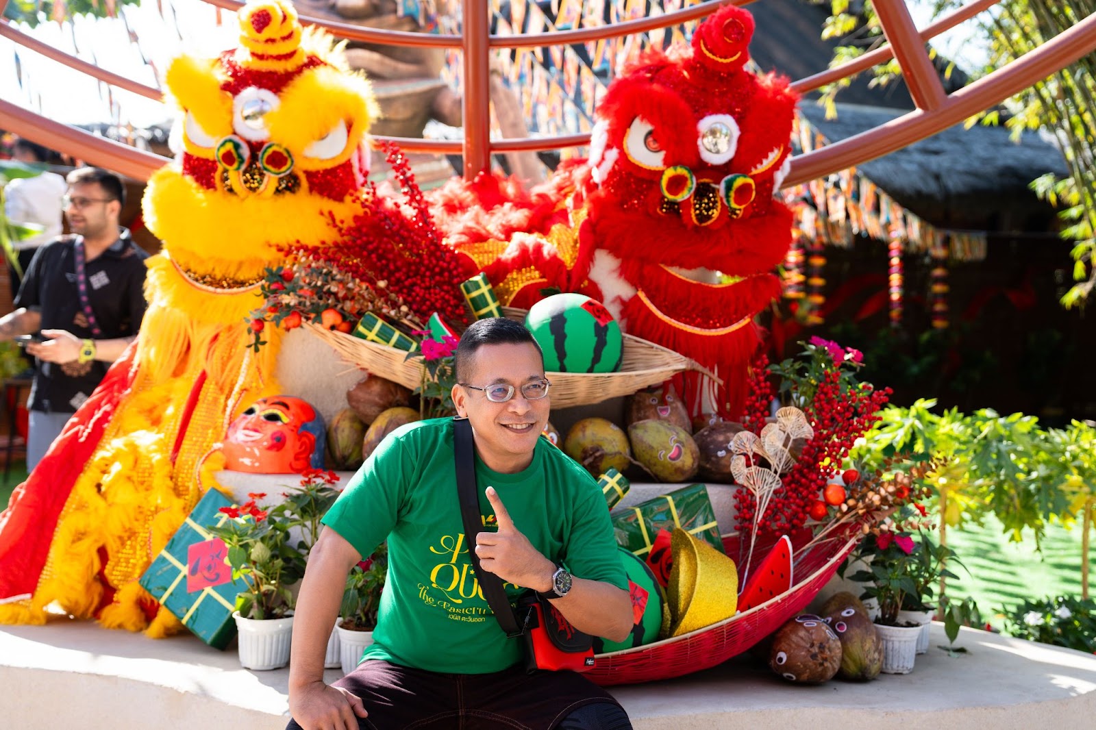 Du khách check -in tiểu cảnh hoa quả nhiệt đới tại Hòn Thơm