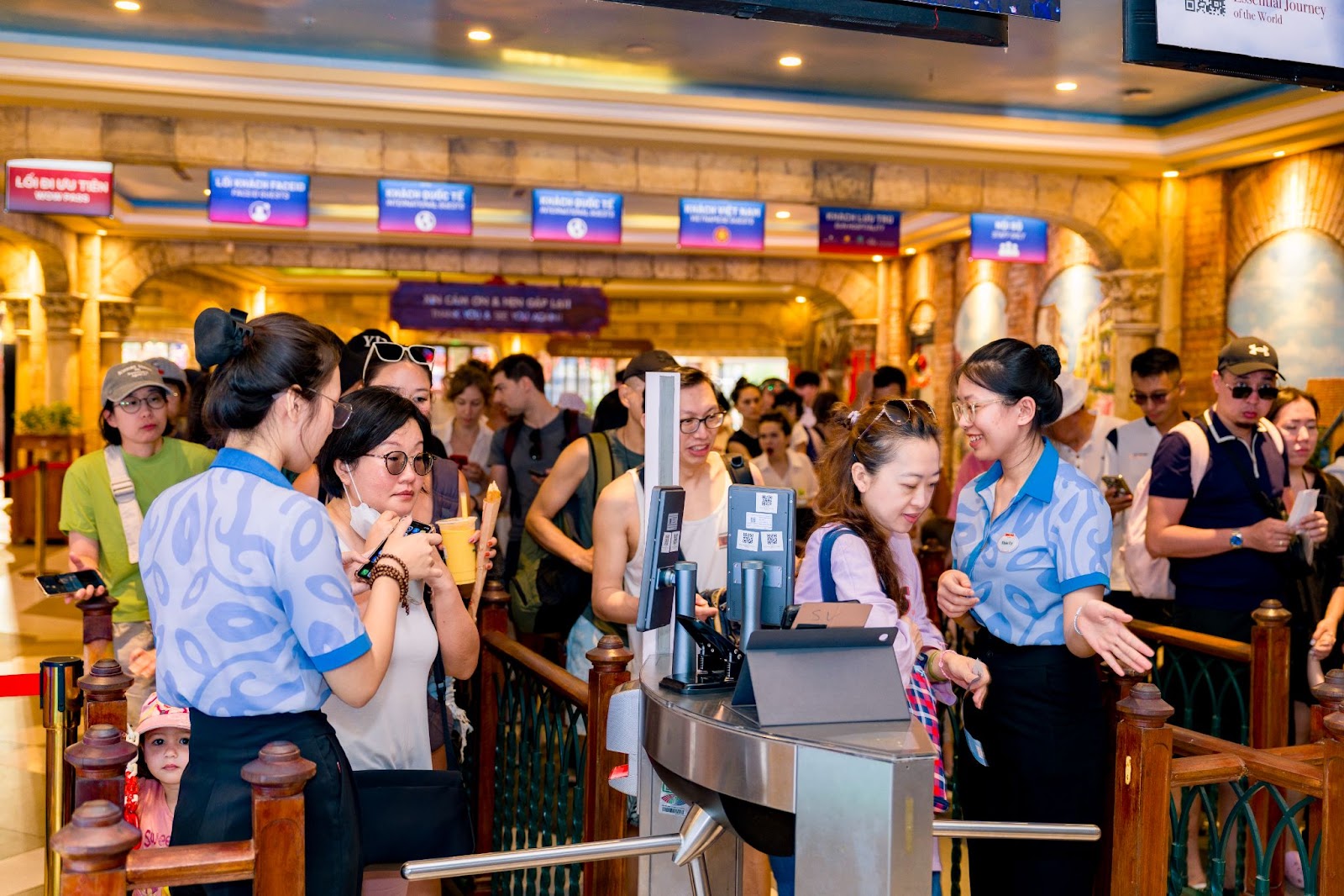 &nbsp;Nhà ga Sun World Hon Thom nhộn nhịp khách quốc tế ngày đầu năm