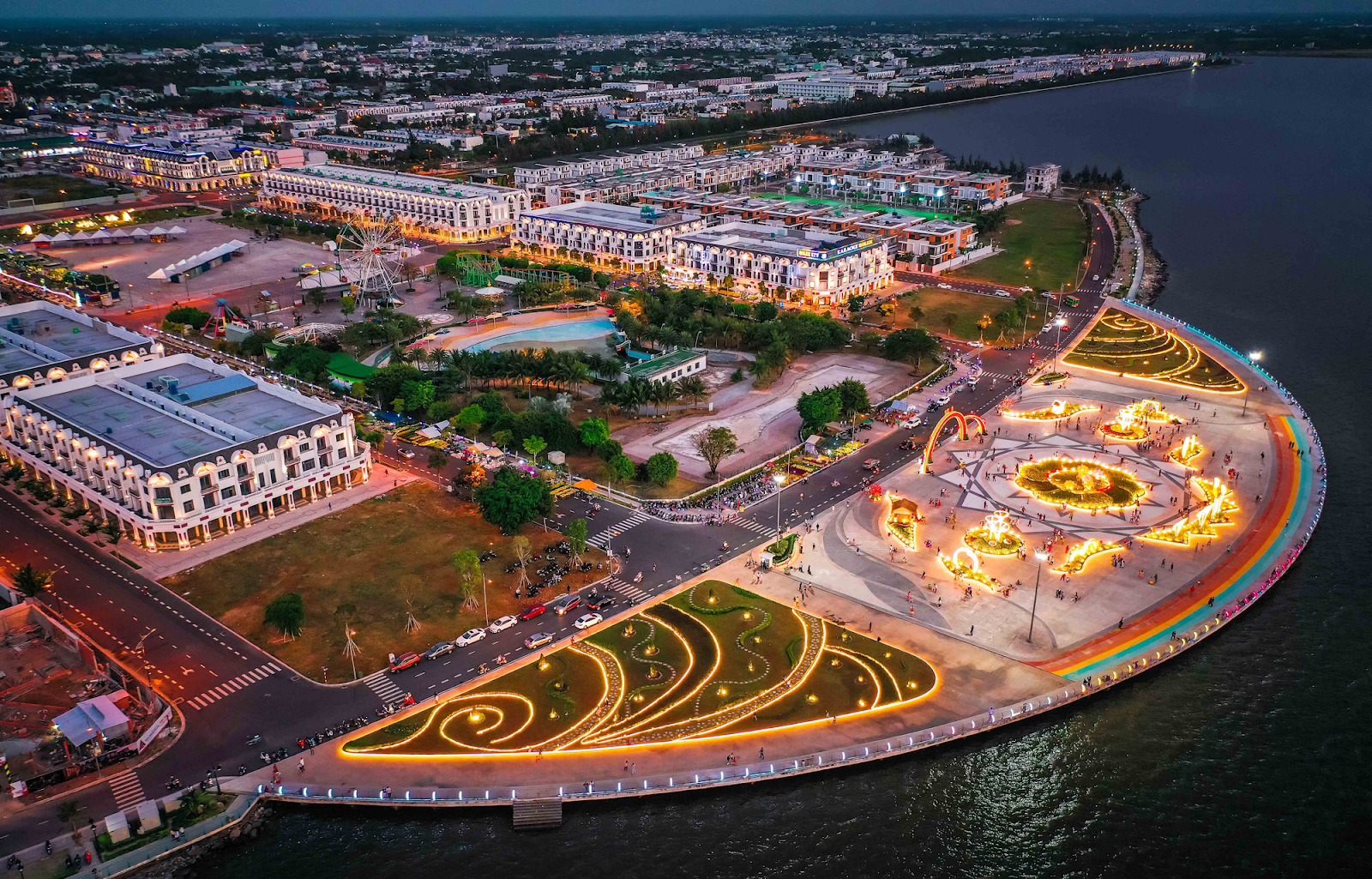 Khu lấn biển Rạch Giá thuộc khu đô thị Phú Cường là điểm đến không thể bỏ qua khi nhắc tới Rạch Giá có gì chơi. 