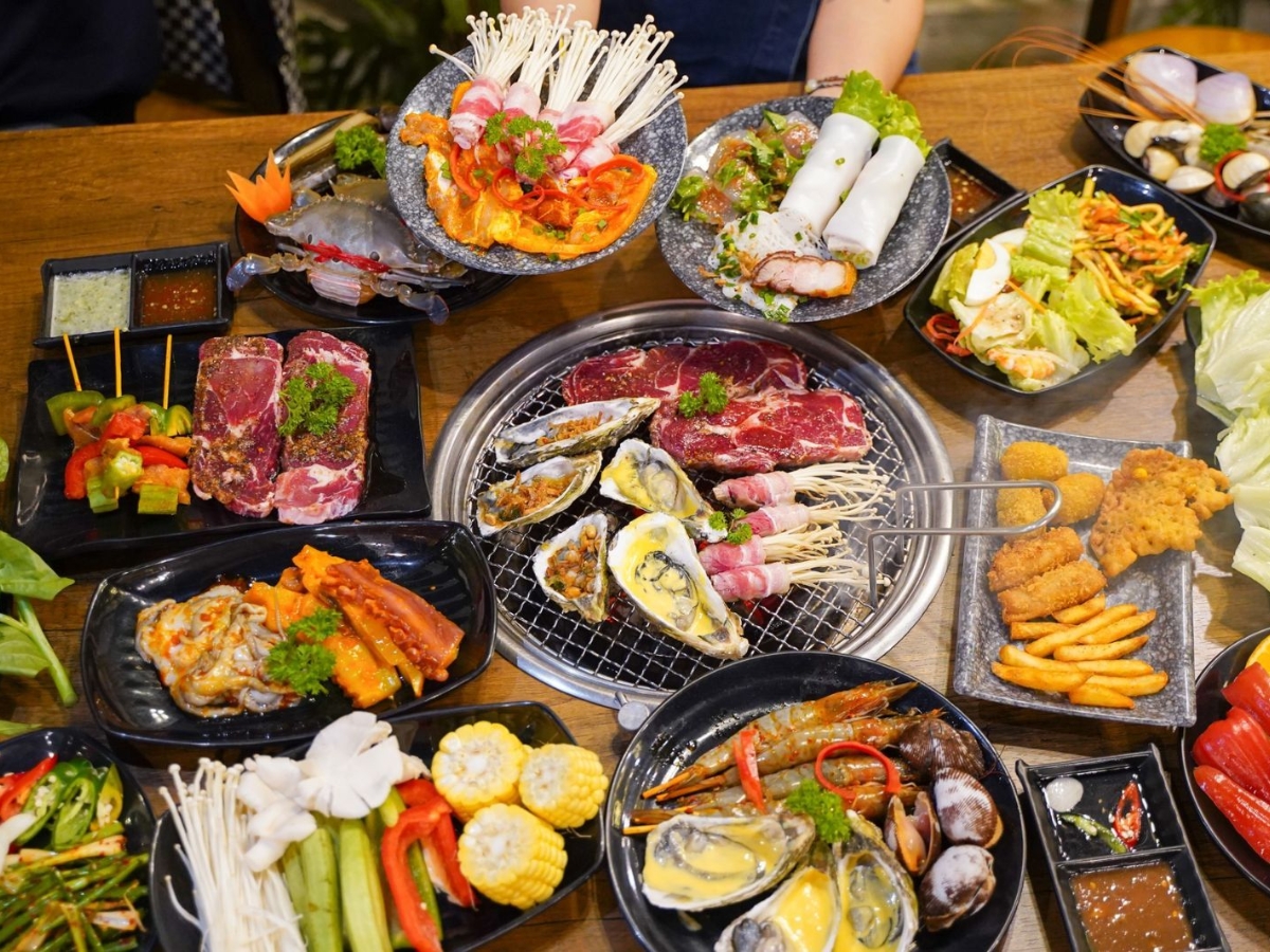 Thưởng thức các loại hải sản tươi ngon, hấp dẫn.