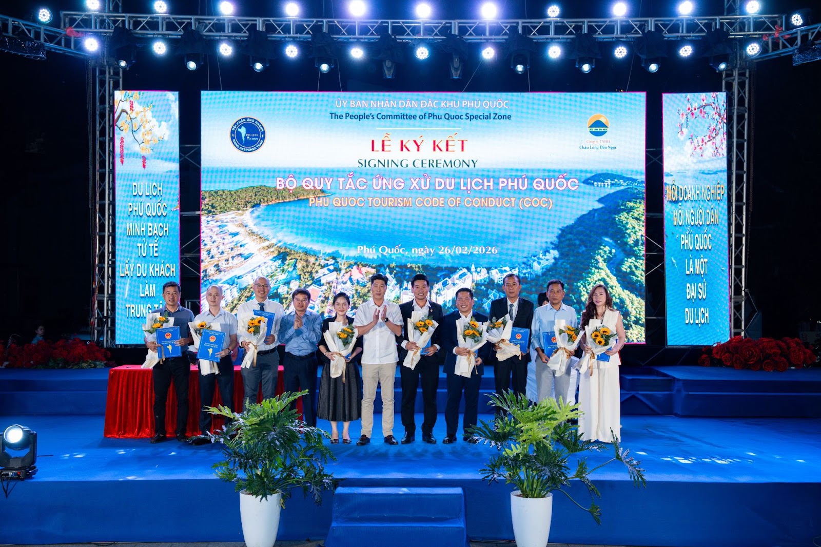 Đại diện các bên tham gia ký kết Bộ Quy tắc ứng xử Du lịch Phú Quốc 2026