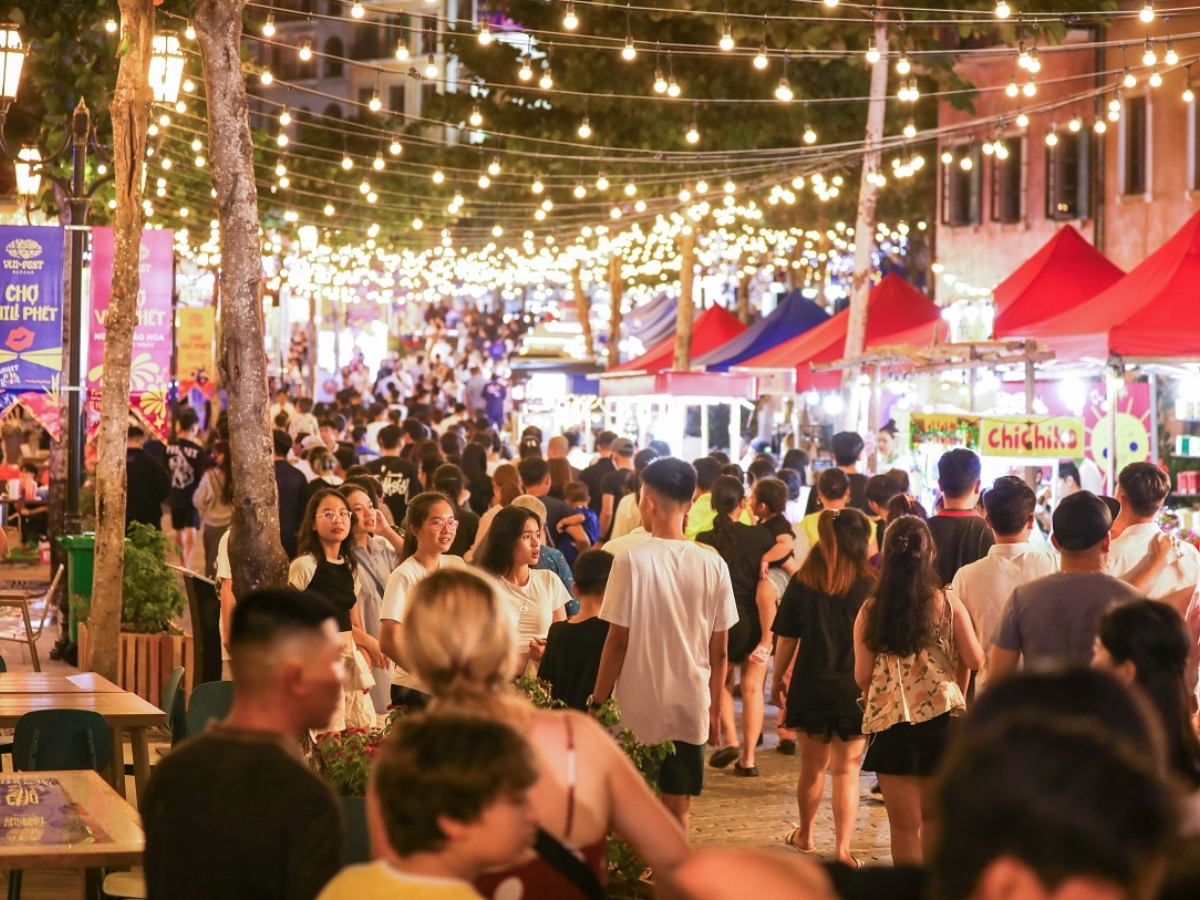 Chợ đêm là điểm đến yêu thích của du khách khi tới Phú Quốc