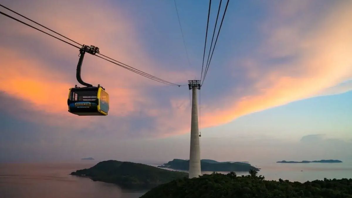 Sun World Hon Thom là quần thể du lịch nổi bật nằm tại phía Nam đảo Phú Quốc, nổi tiếng với tuyến cáp treo 3 dây vượt biển dài gần 7.900 m