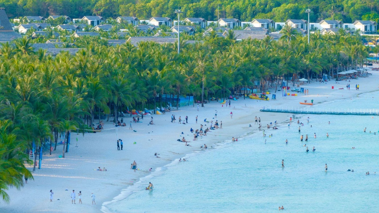 Phú Quốc mang đặc điểm cát mịn và nước trong xanh, tạo nên khung cảnh thư thái cho lịch trình nghỉ dưỡng vào dịp 8/3 Phú Quốc mang đặc điểm cát mịn và nước trong xanh, tạo nên khung cảnh thư thái cho lịch trình nghỉ dưỡng vào dịp 8/3