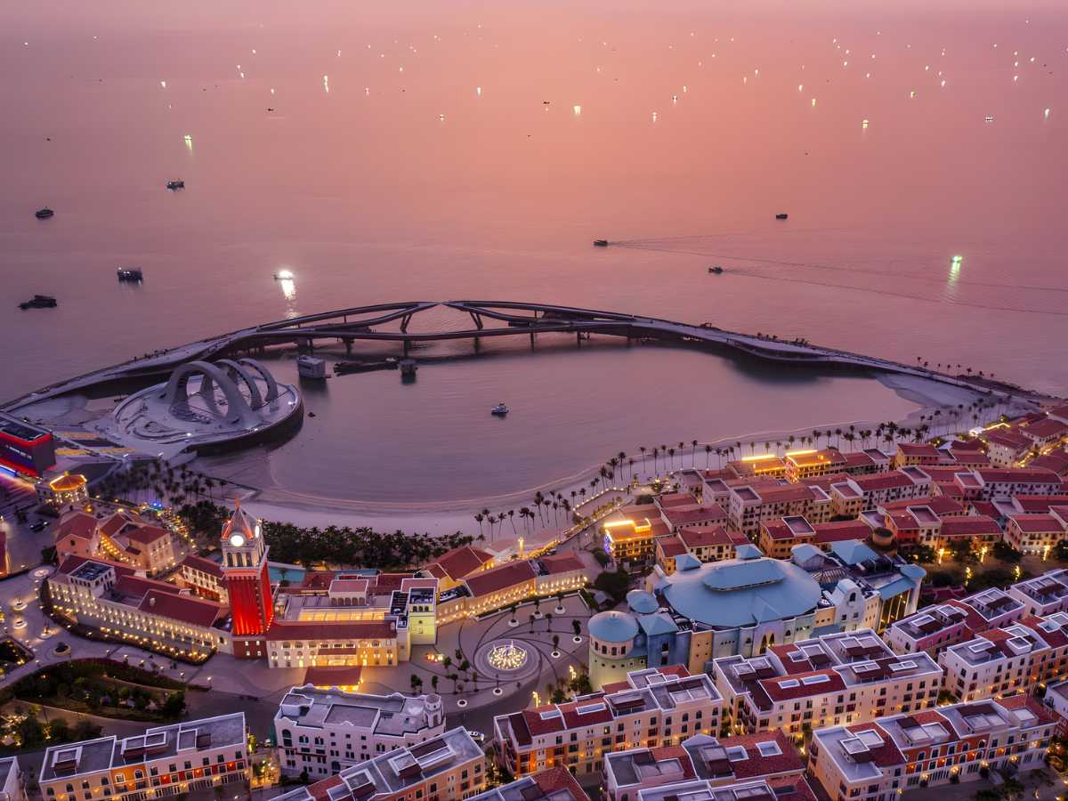 Thị trấn Hoàng Hôn là khu vực được thiết kế theo phong cách kiến trúc Địa Trung Hải