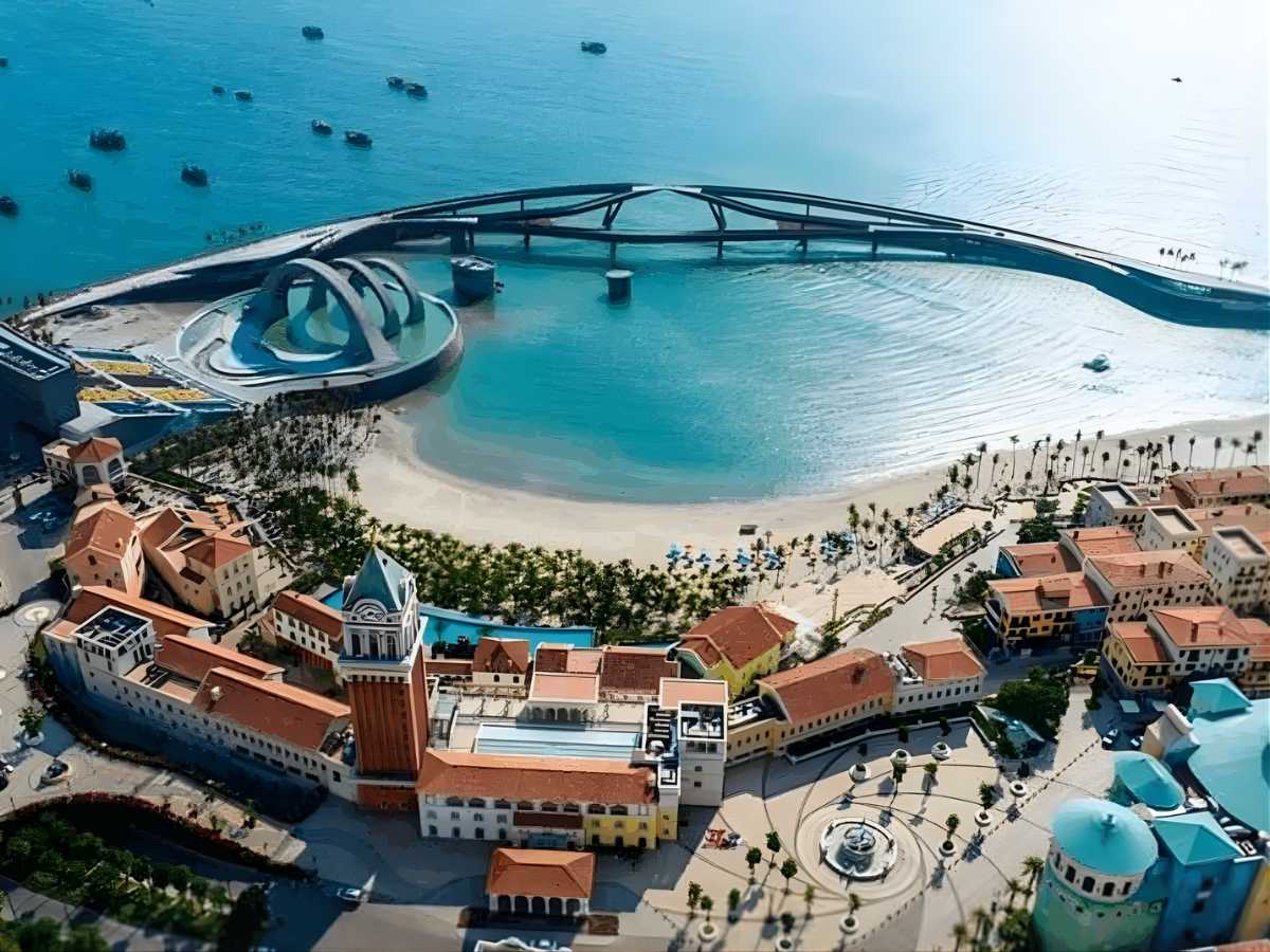 Sun World Hon Thom là một tổ hợp vui chơi giải trí nằm ở Nam đảo Phú Quốc