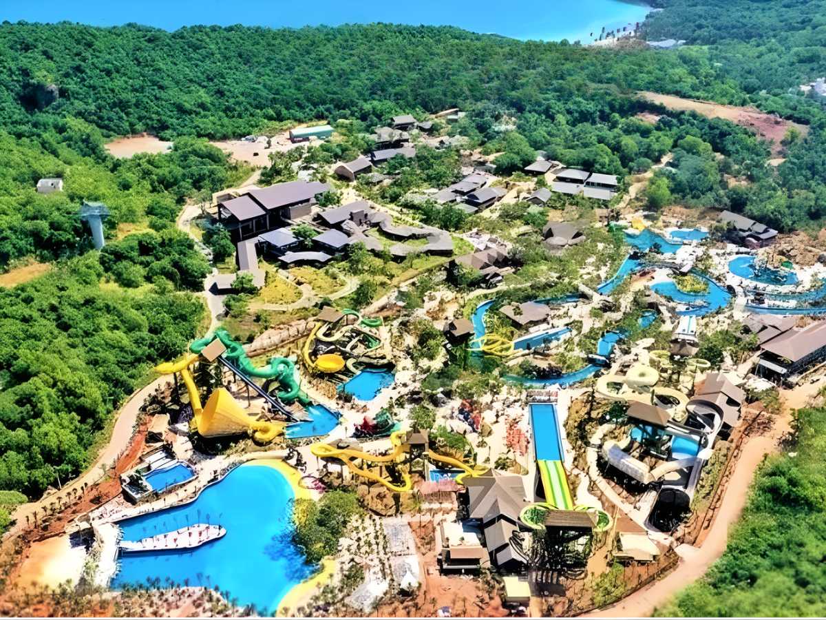 Sun World Hon Thom là tổ hợp vui chơi giải trí trên đảo Hòn Thơm, nổi bật với tuyến cáp treo vượt biển kết nối