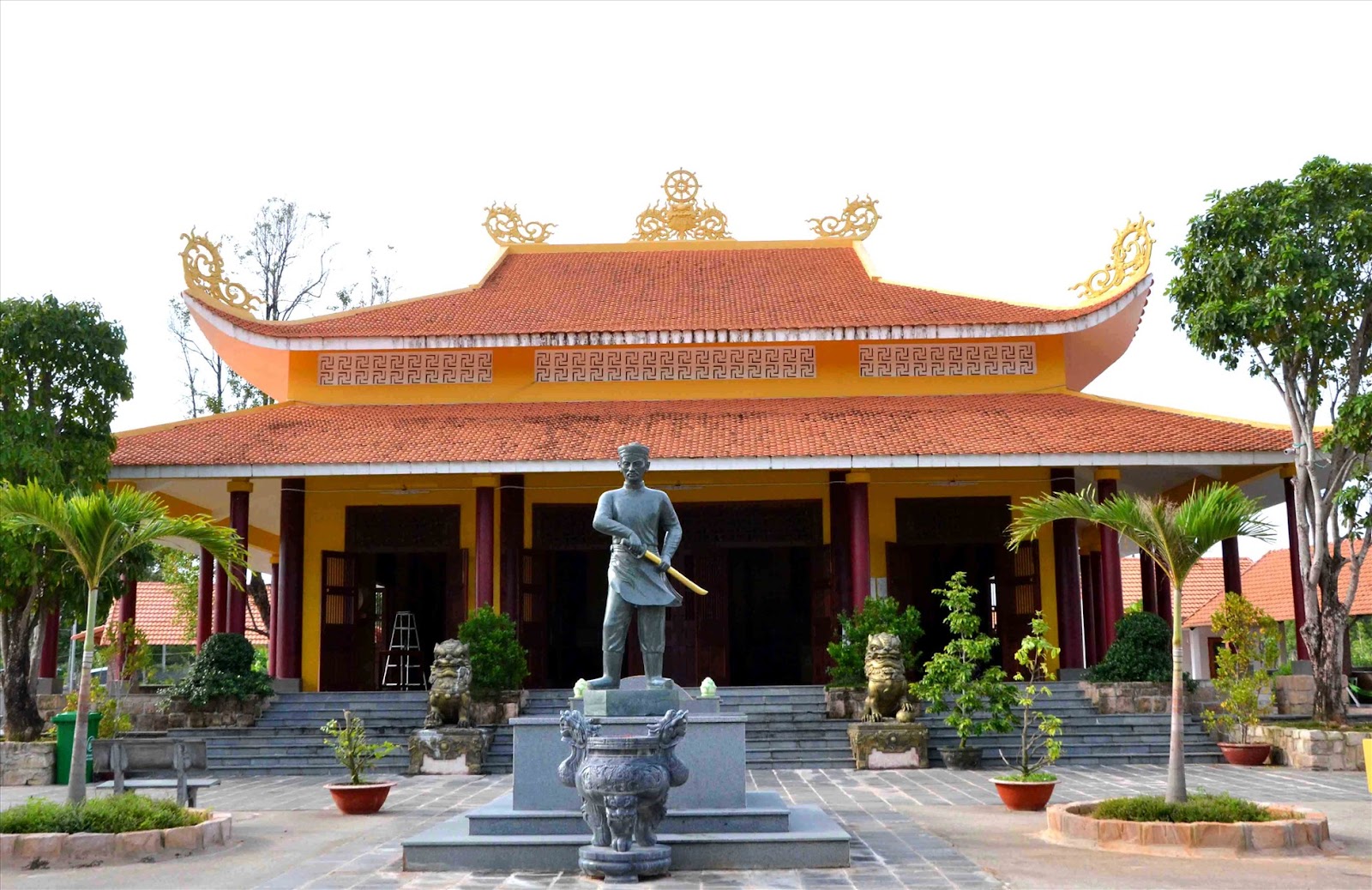 Không gian trang nghiêm và yên bình của đền thờ Nguyễn Trung Trực Phú Quốc