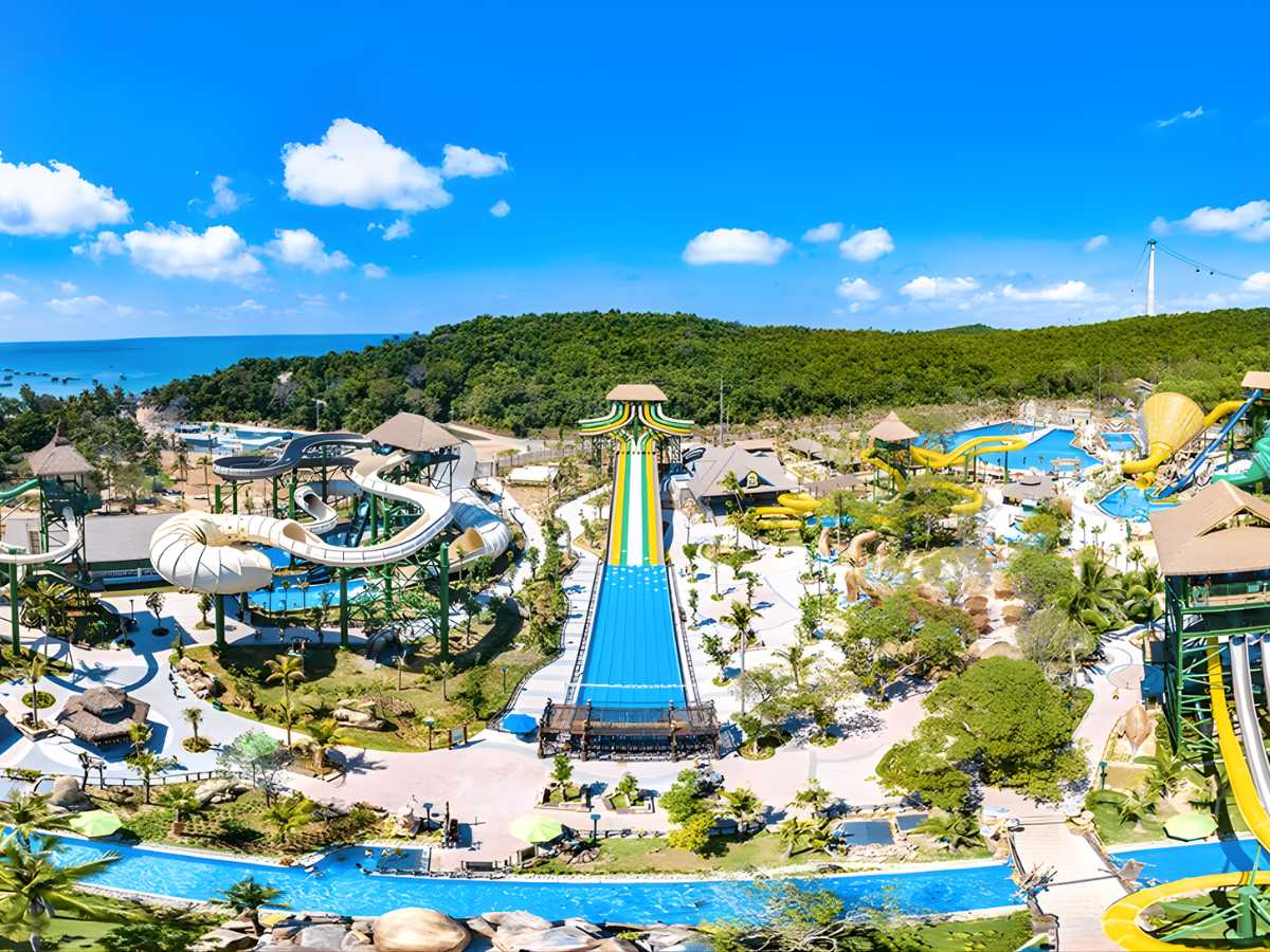 Sun World Hon Thom là tổ hợp vui chơi giải trí nổi bật tại Nam đảo Phú Quốc, thu hút đông du khách mỗi dịp lễ