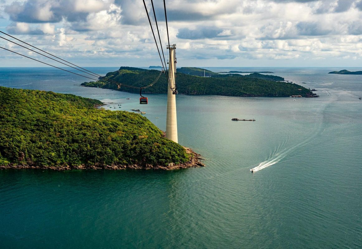 Hành trình vượt biển ngoạn mục của cáp treo Hòn Thơm