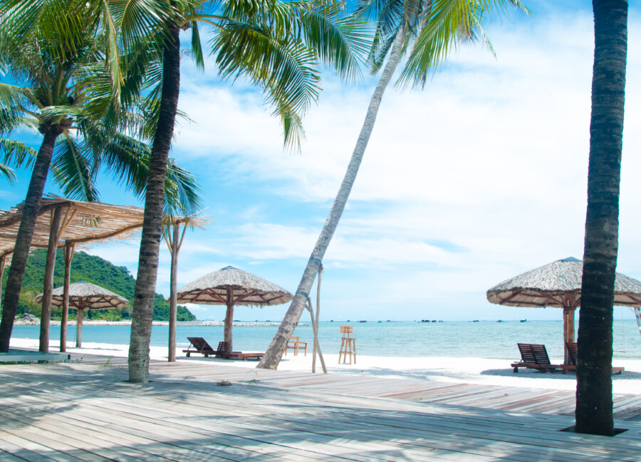 Khung cảnh yên bình và thơ mộng tại Vịnh Đầm. 